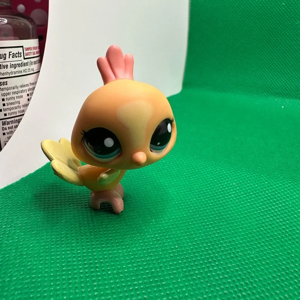 Orange and Yellow Pastel Peacock‎ Bird Littlest Pet Shop.  Guaranteed authentic